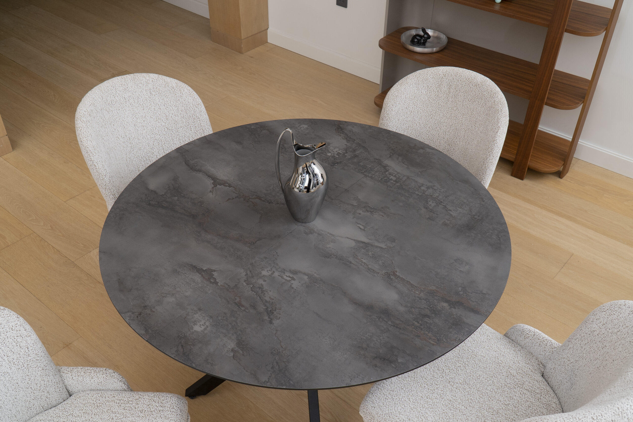 PRIV DOBOK Irony Super Matt isskleidziamas valgomojo stalas