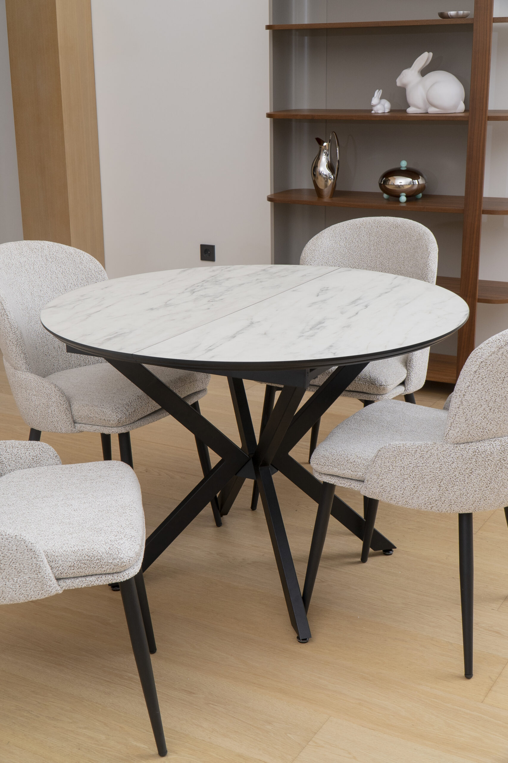 PRIV DOBOK Marmo Super Matt isskleidziamas valgomojo stalas