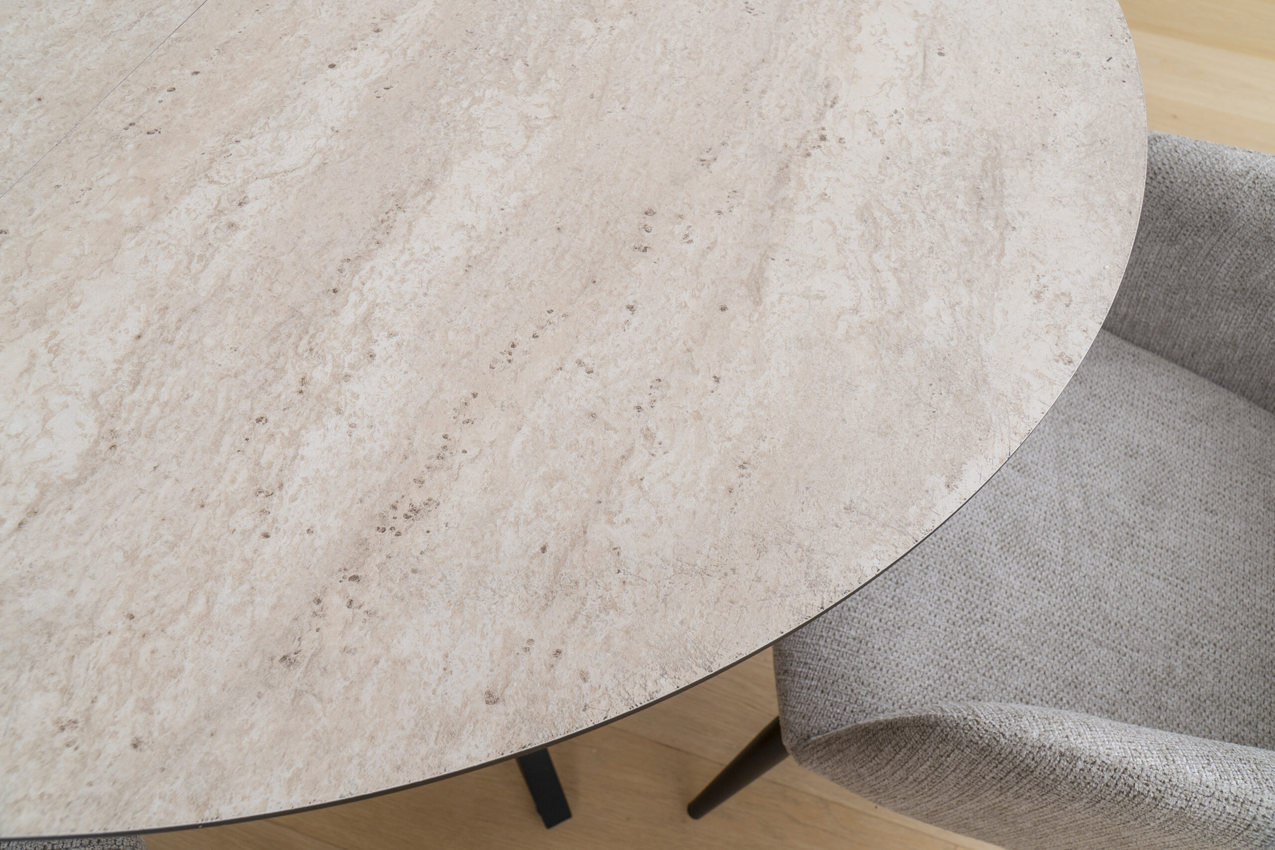 PRIV DOBOK Traventen isskleidziamas valgomojo stalas