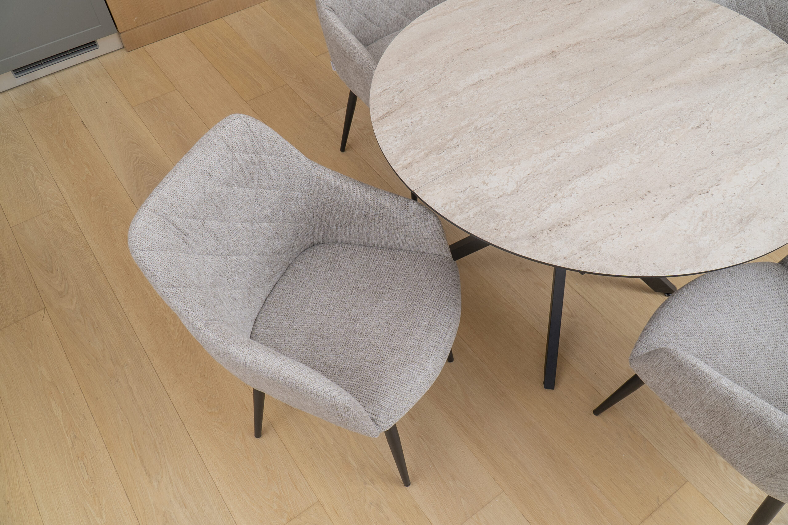 PRIV DOBOK Traventen isskleidziamas valgomojo stalas