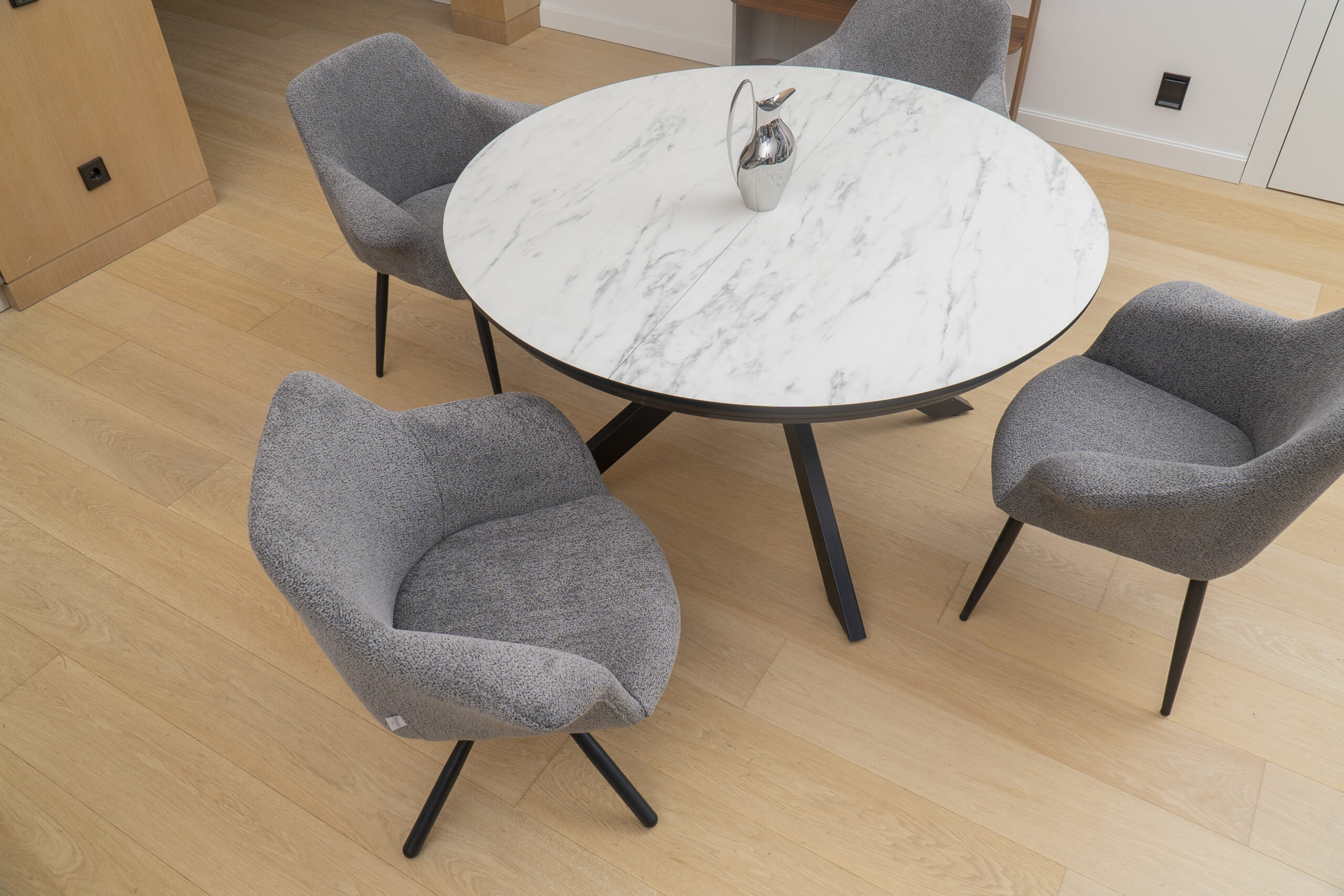 PRIV MELI Marmo Super Matt isskleidziamas valgomojo stalas